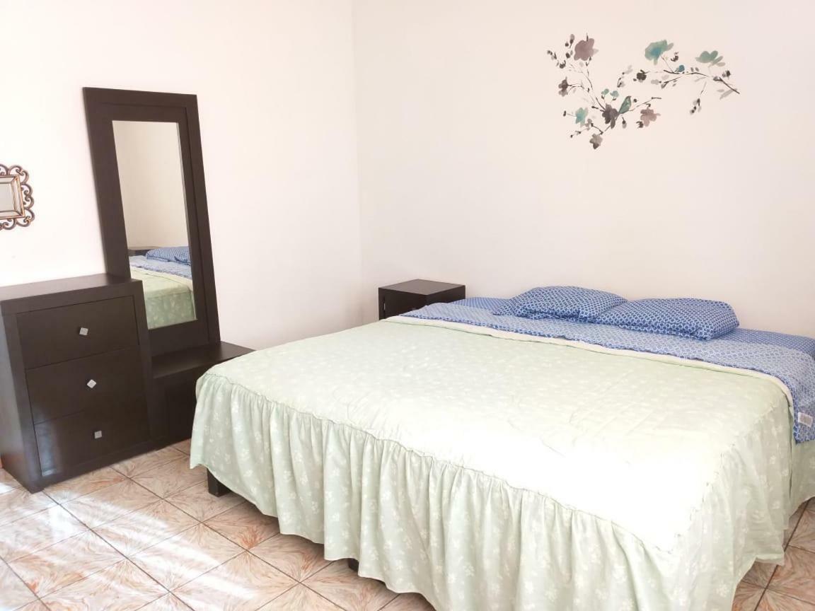 הוסטל לאון Julio House מראה חיצוני תמונה